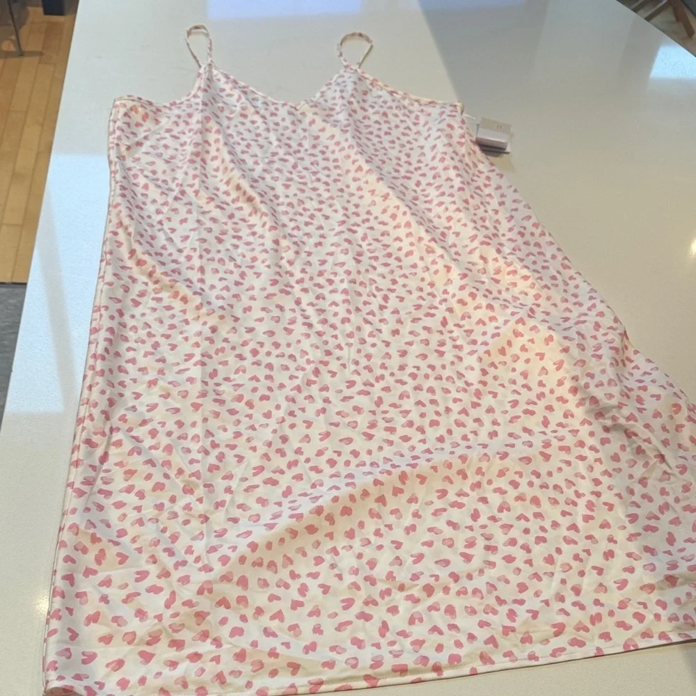 🆕 Nordstrom Rack Satin Midi Pink Chemise with Heart Pattern, Size XL